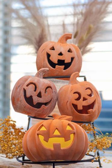 How to Make a Black Terracotta Pumpkin: Pottery Barn Dupe – Simply2moms
