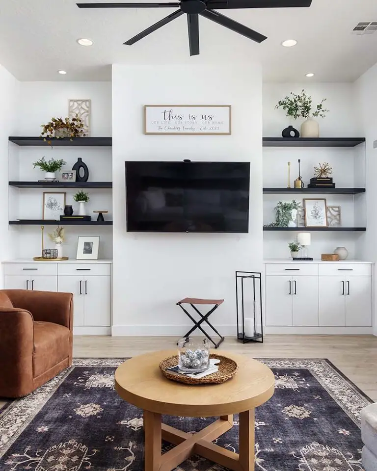 Modern Home Interior Design Featuring Black And Gold Home Décor