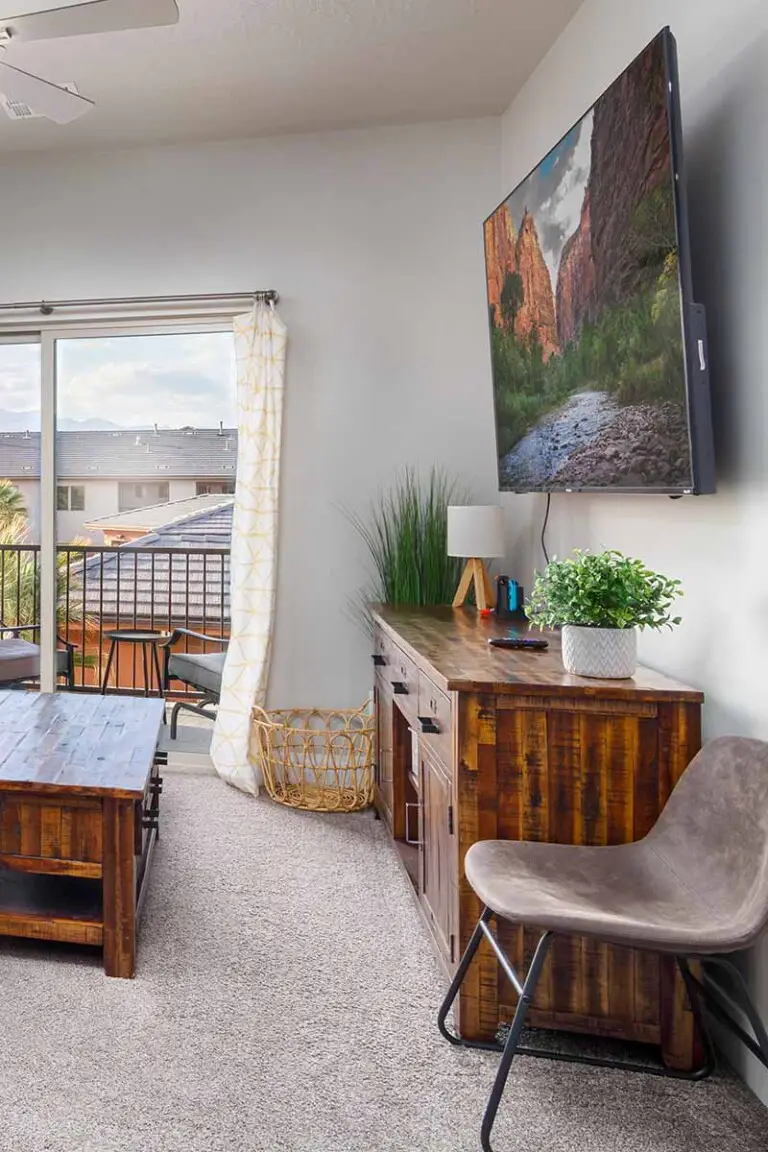 modern-home-design-ideas-for-a-vacation-rental-frugal-fitz-designs